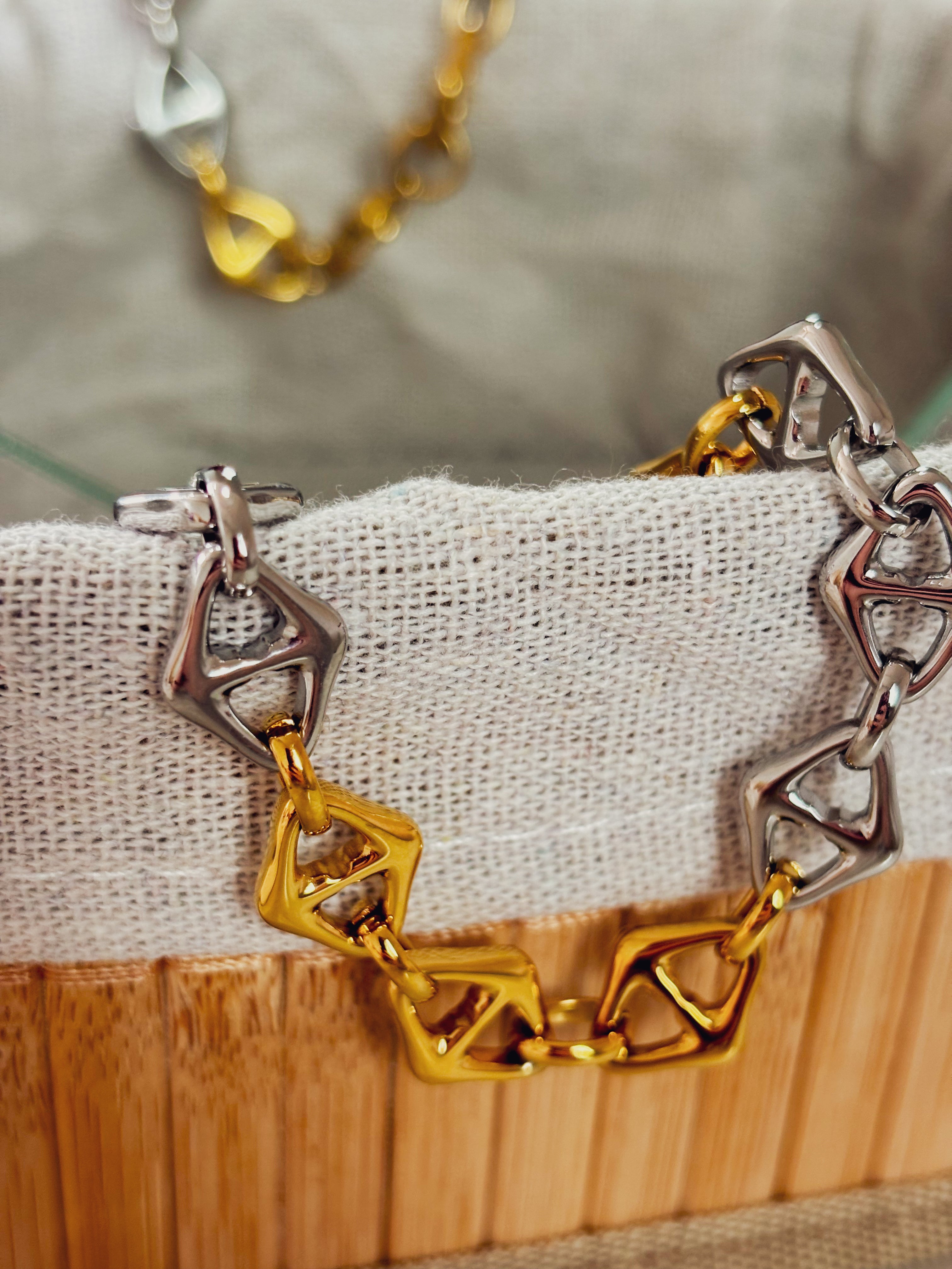 Pulseira Astralis - Banhado a Ouro 18K