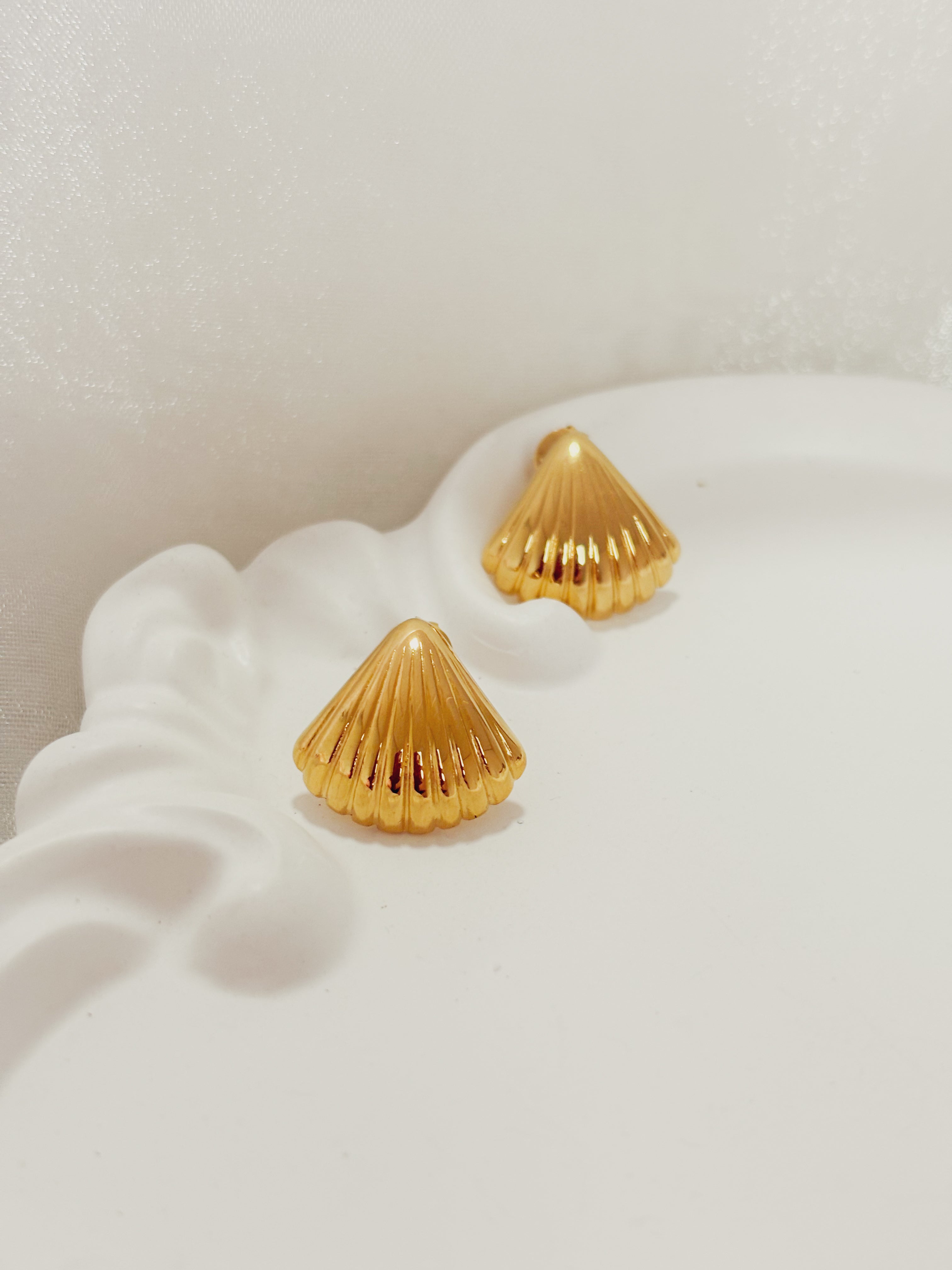 Brinco Olyrris - Banhado a Ouro 18K
