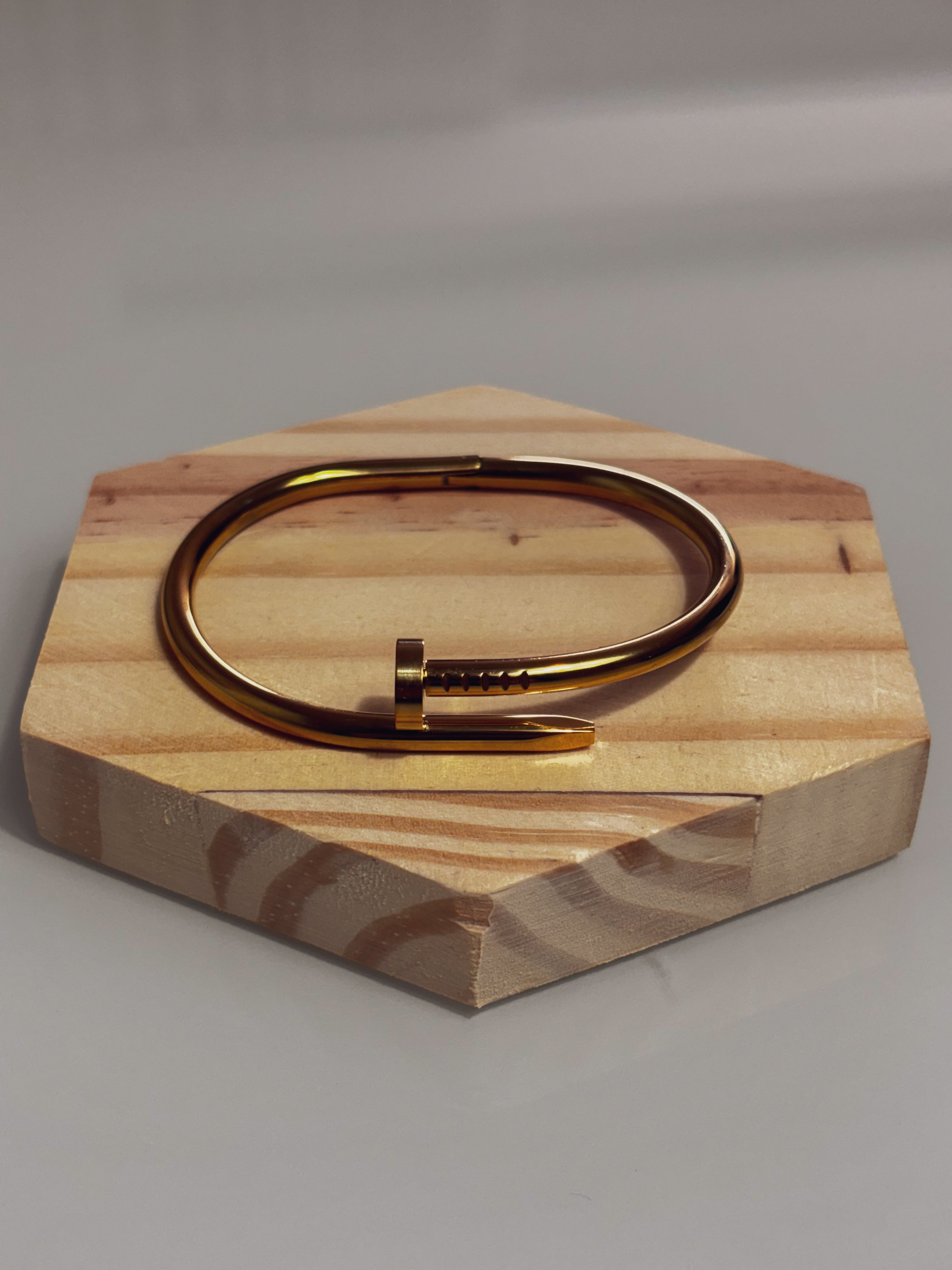 Bracelete Prego Elegance – Banhado a Ouro 18K
