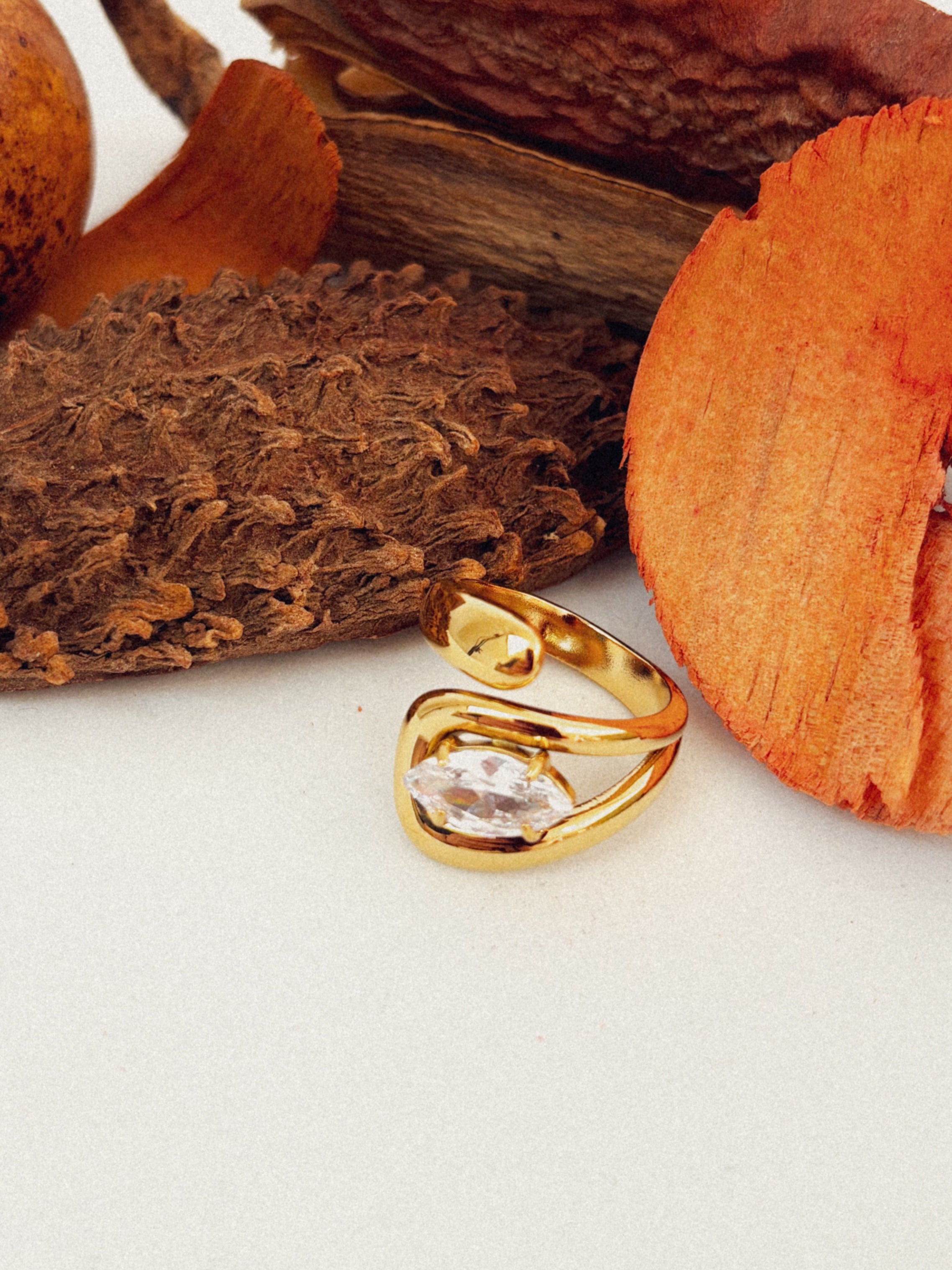 Anel Veronnea - Banhado a Ouro 18K