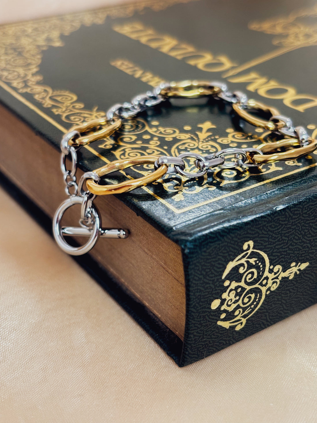 Pulseira Orvantis - Banhada a Ouro 18K