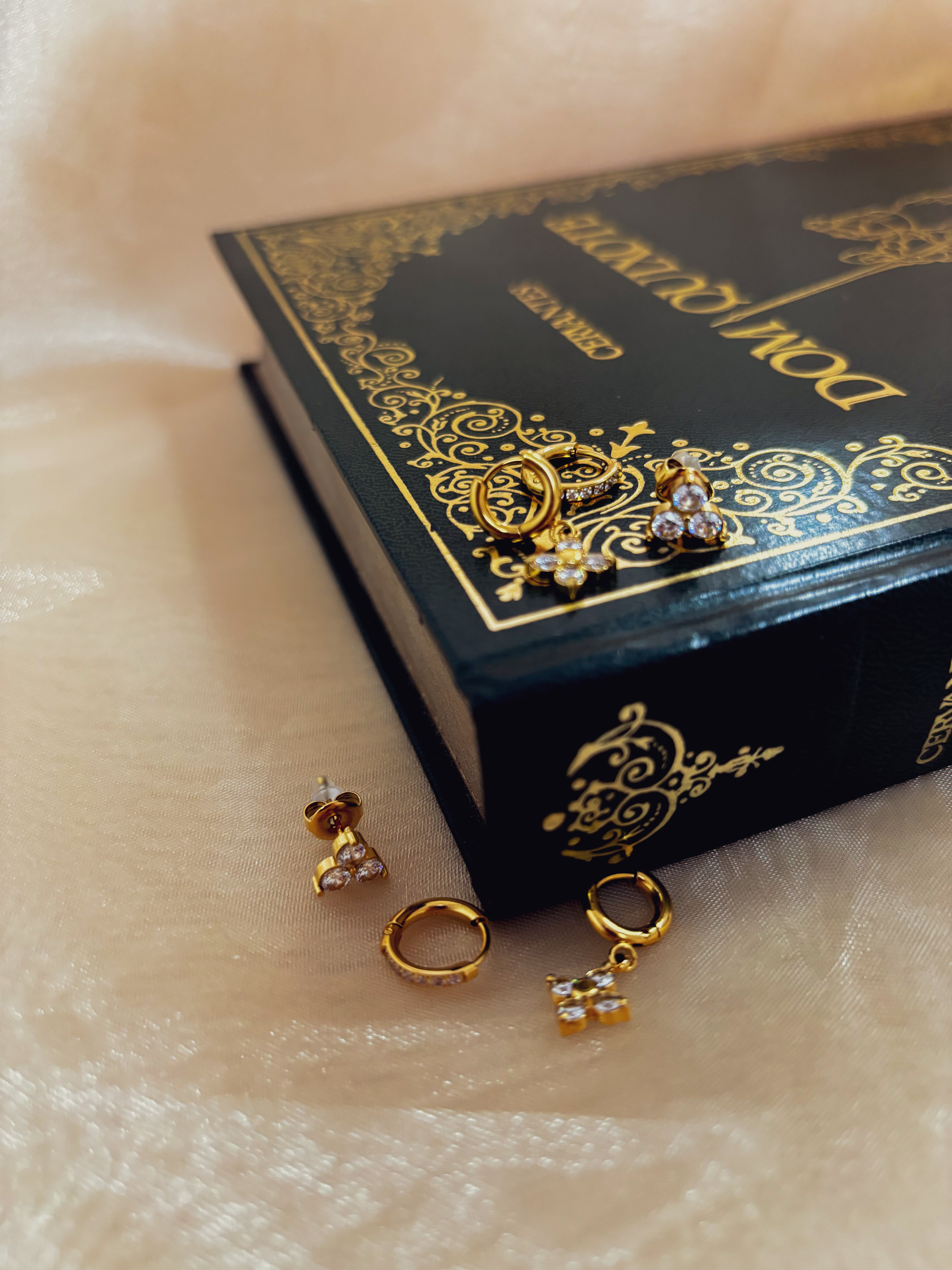 Conjunto de Brincos Clarionne - Banhado a Ouro 18K