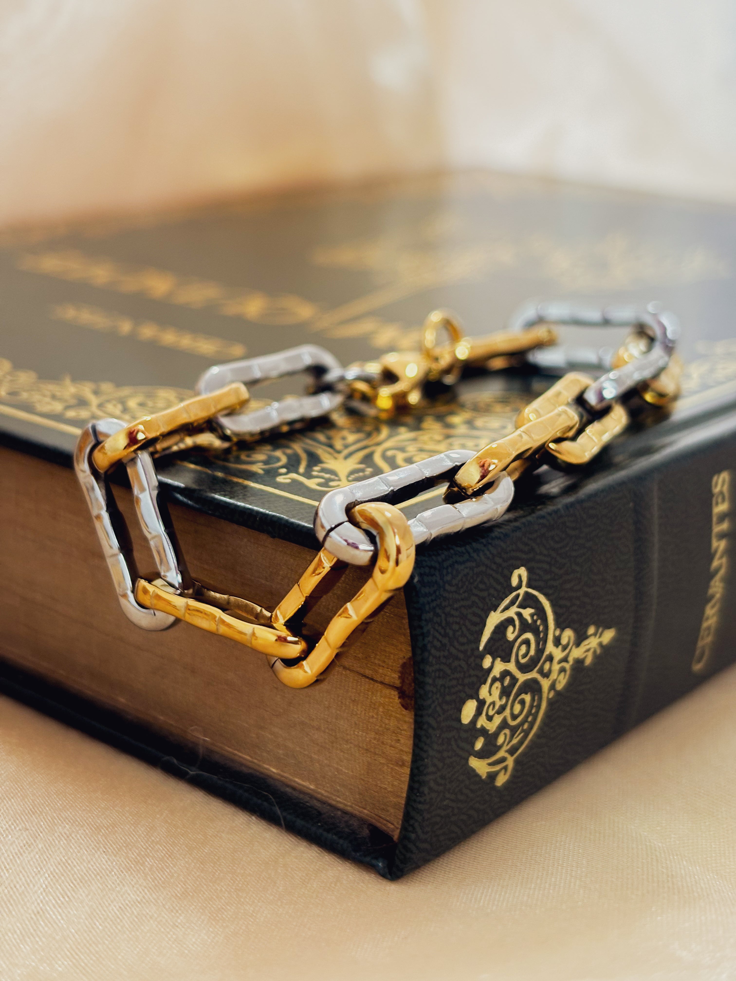 Pulseira Kaelora - Banhada a Ouro 18K