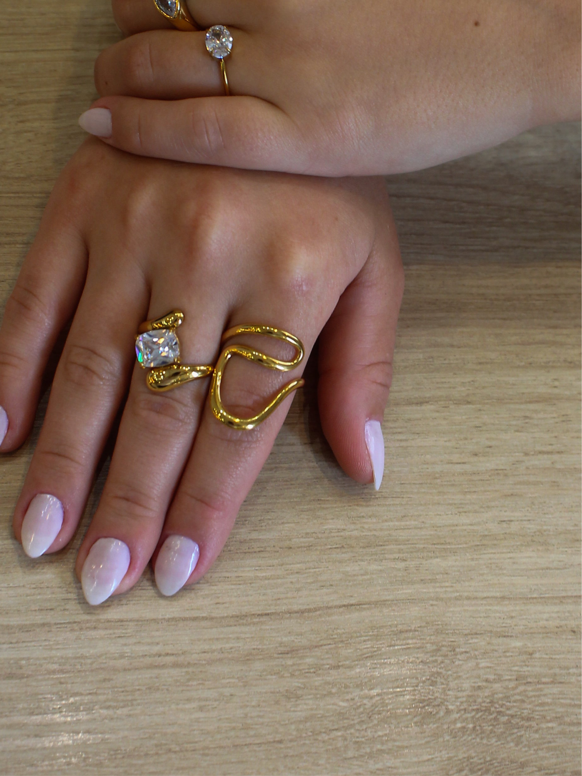 Anel Veylon - Banhado a Ouro 18K