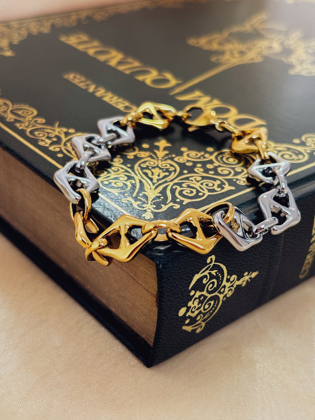Pulseira Astralis - Banhado a Ouro 18K