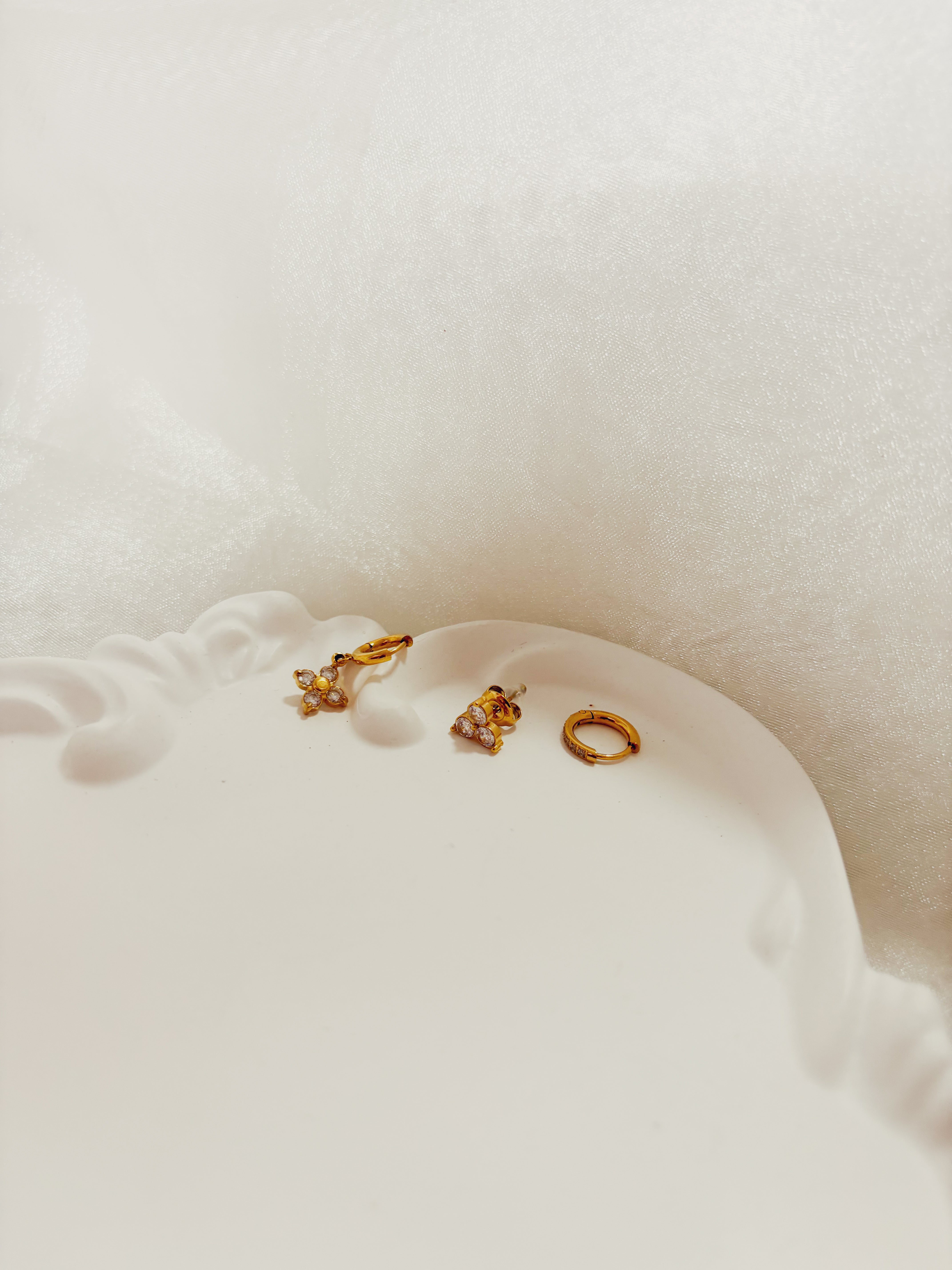 Conjunto de Brincos Clarionne - Banhado a Ouro 18K