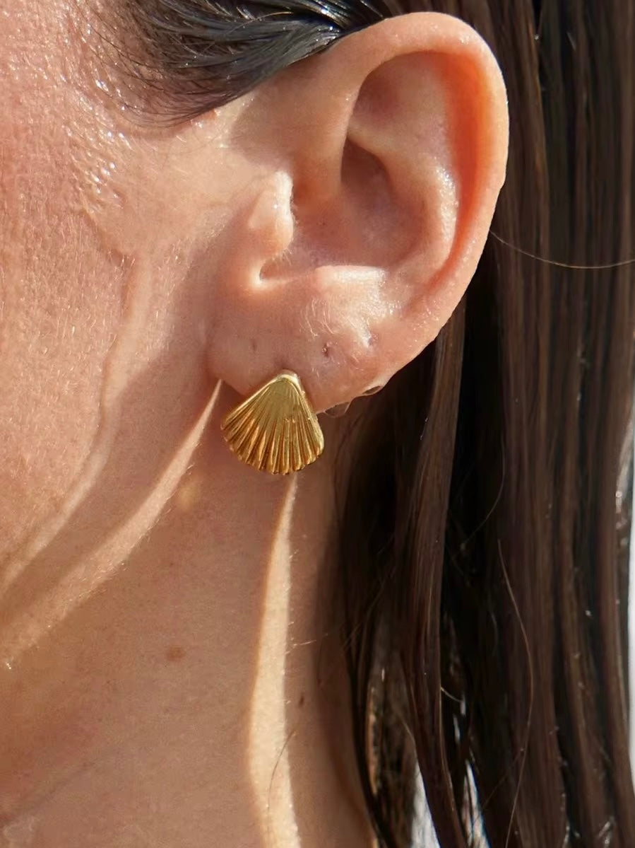 Brinco Olyrris - Banhado a Ouro 18K