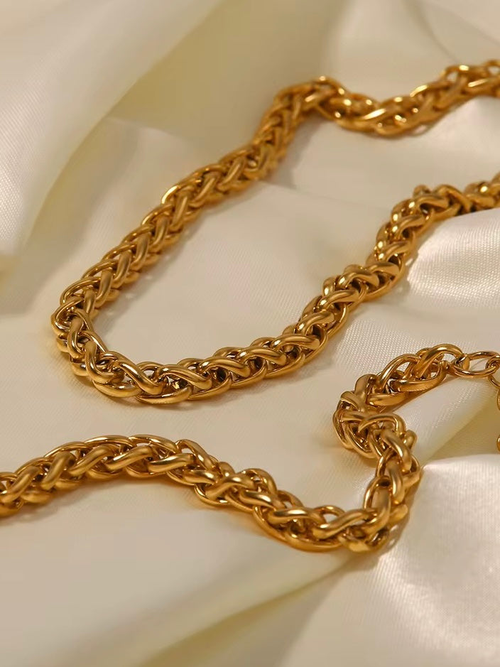 Colar Isis - Banhado a Ouro 18K