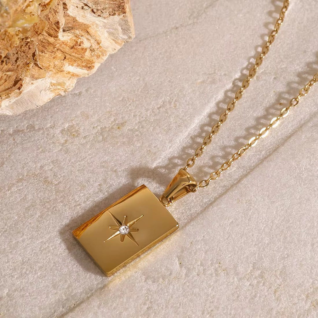 Colar Calvéria - Banhado a Ouro 18K