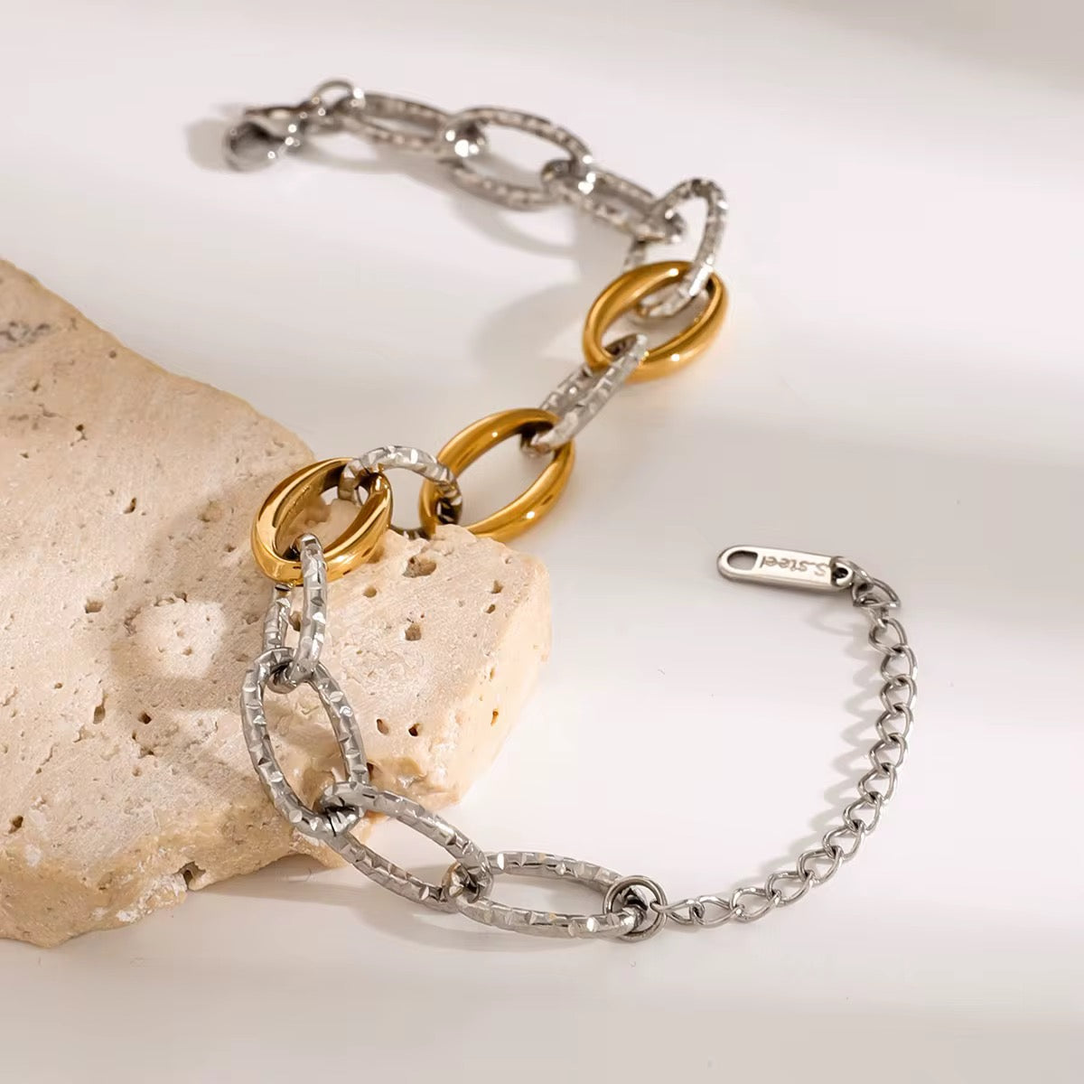 Pulseira Alionne - Banhada em Ouro 18K