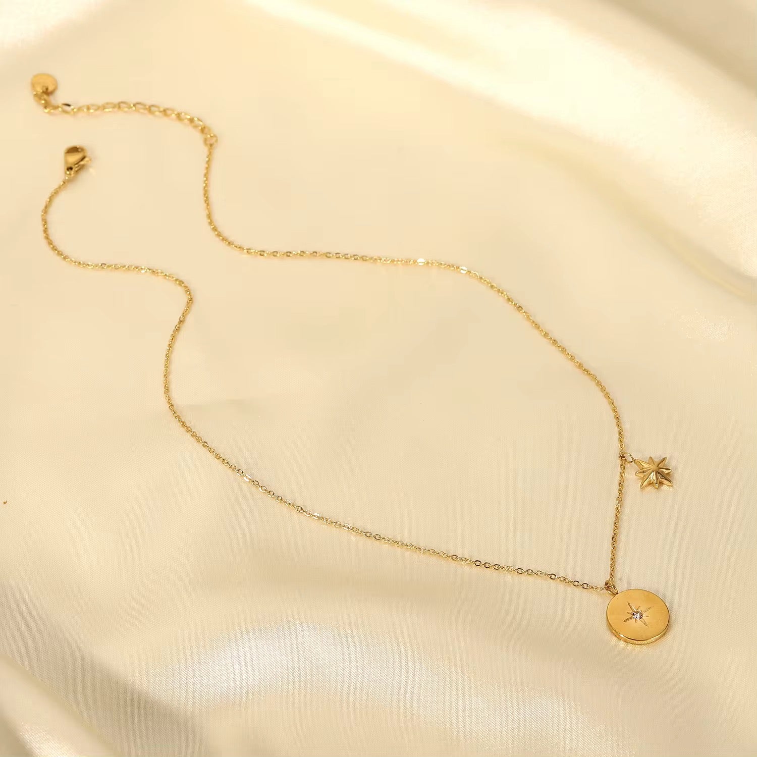 Colar Velryss - Banhado a Ouro 18K