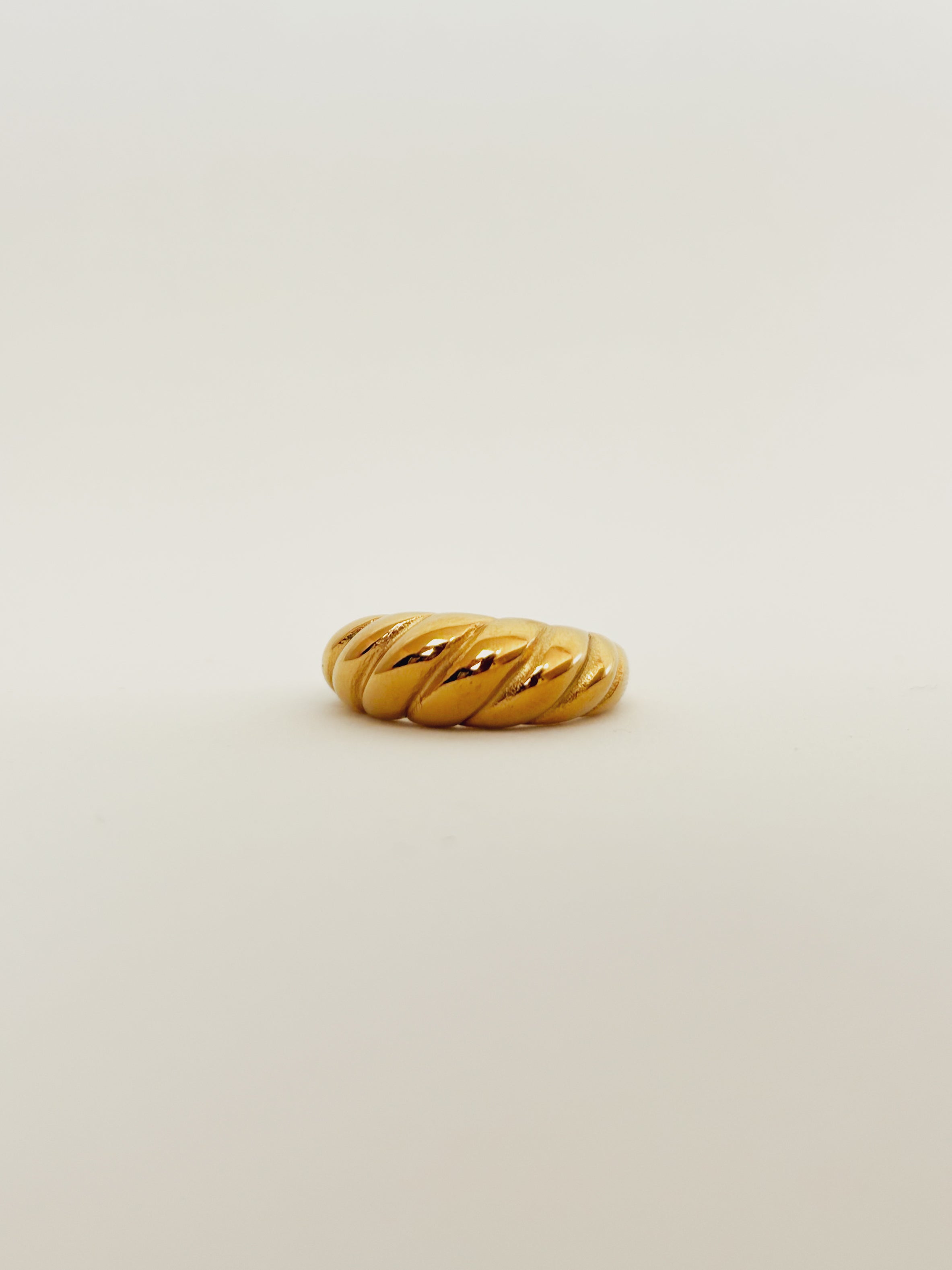 Anel Zeralyra - Banhado a Ouro 18K