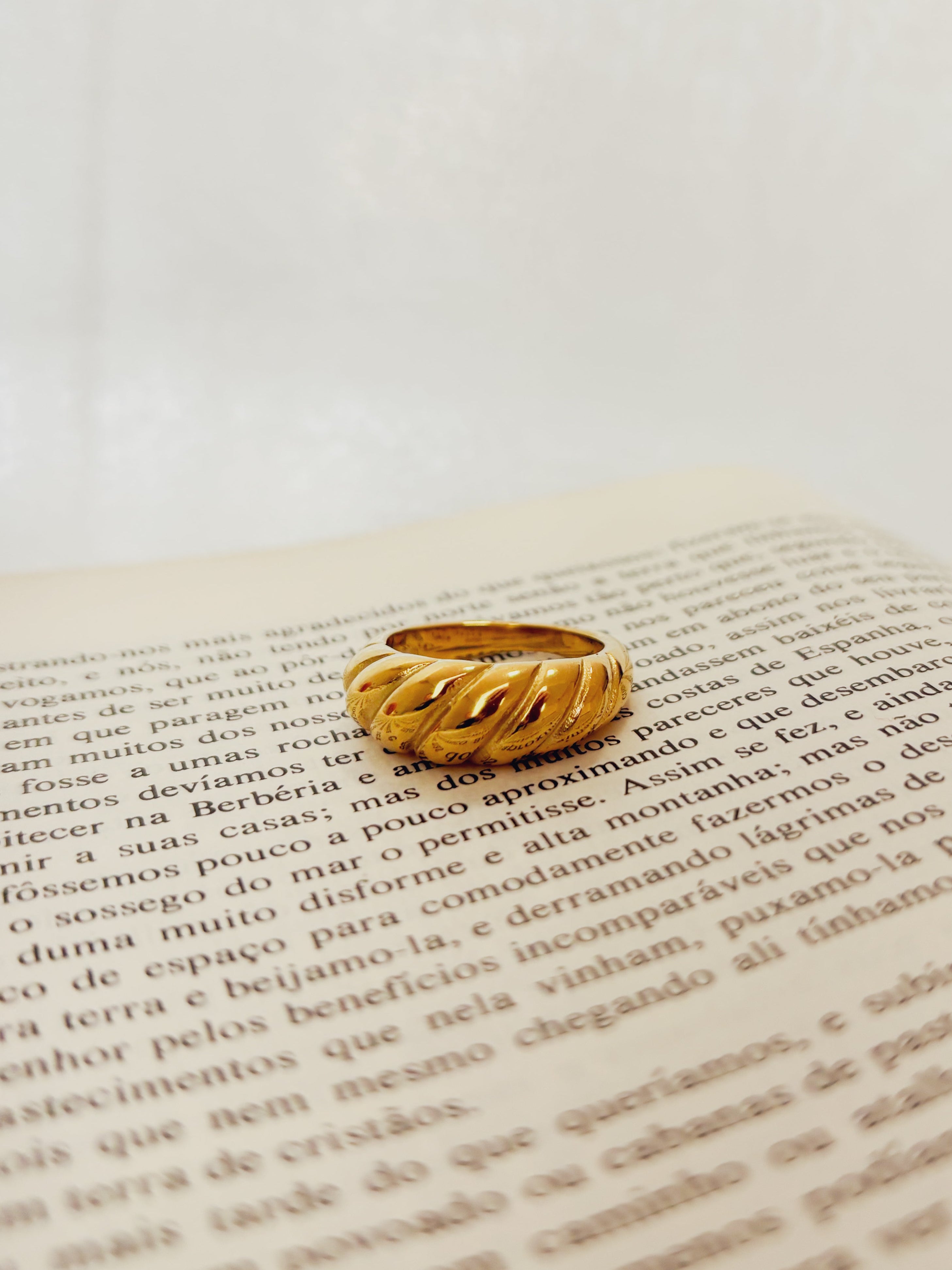 Anel Zeralyra - Banhado a Ouro 18K