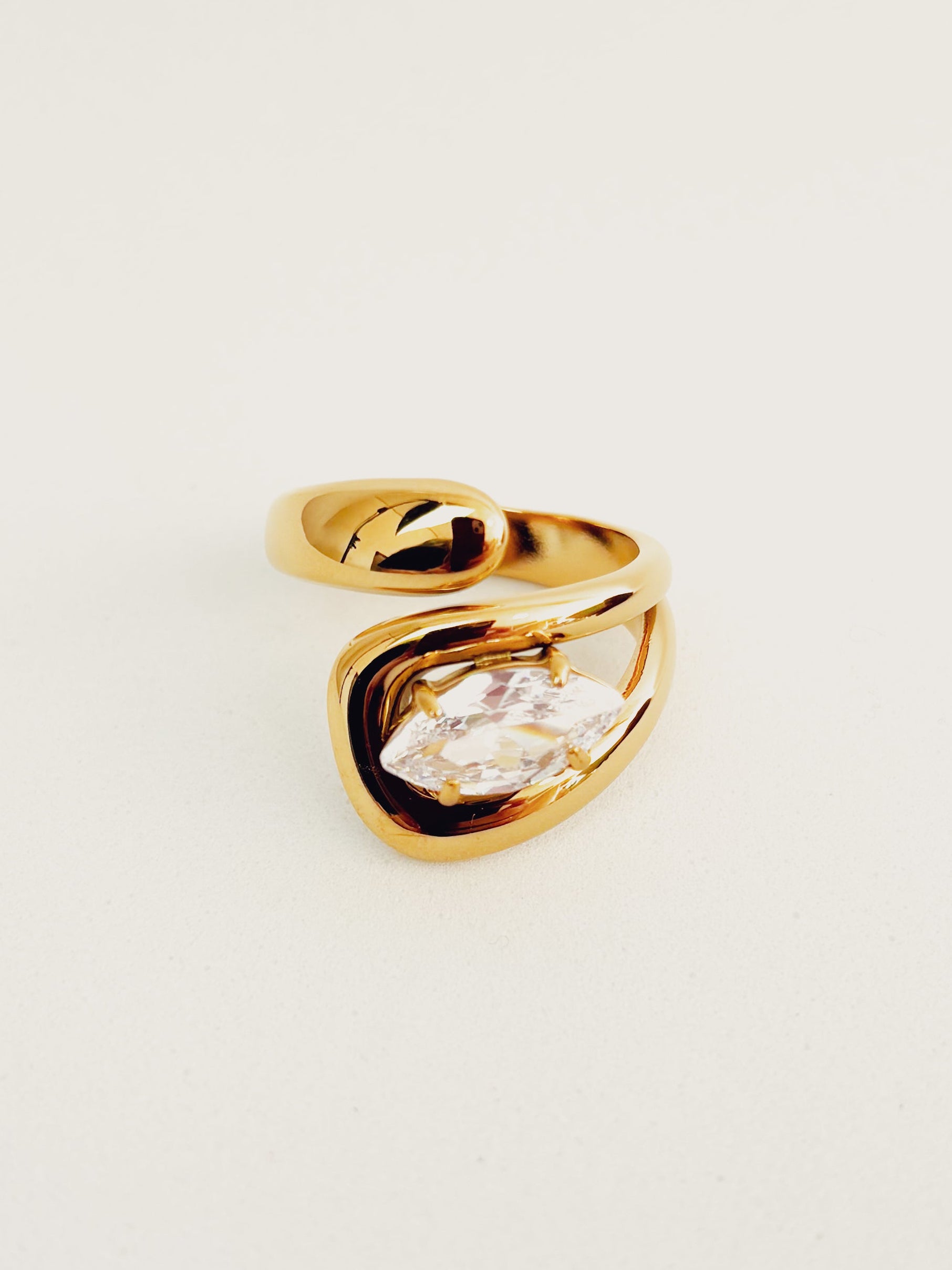 Anel Veronnea - Banhado a Ouro 18K