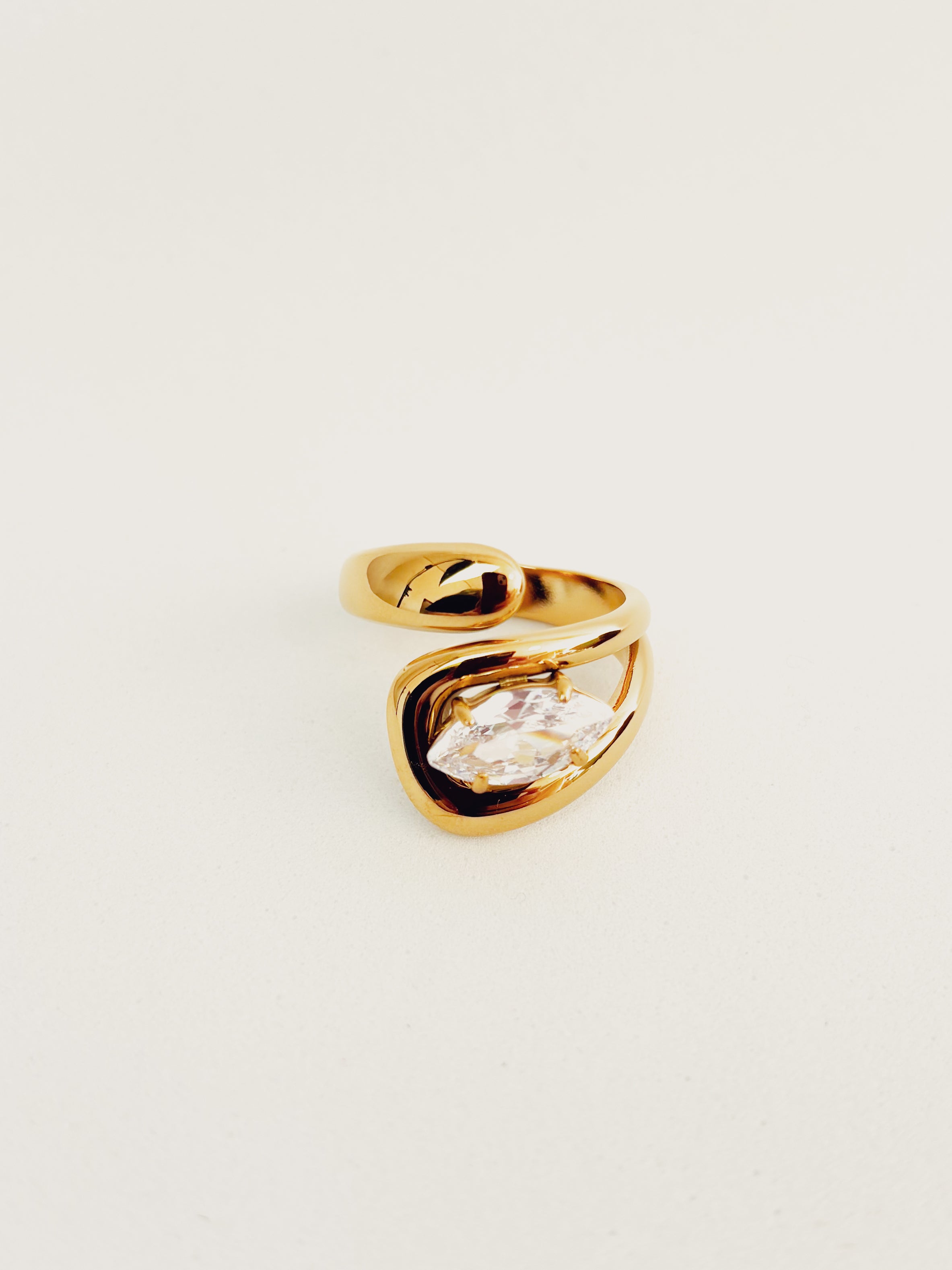 Anel Veronnea - Banhado a Ouro 18K