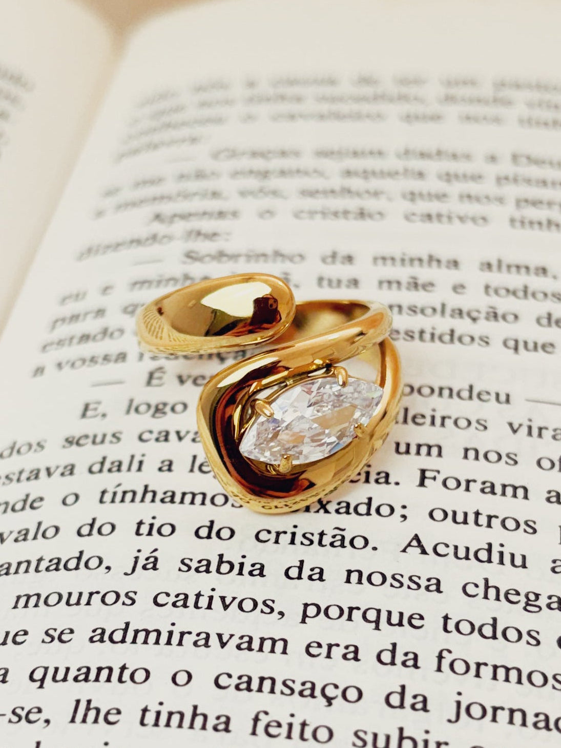Anel Veronnea - Banhado a Ouro 18K