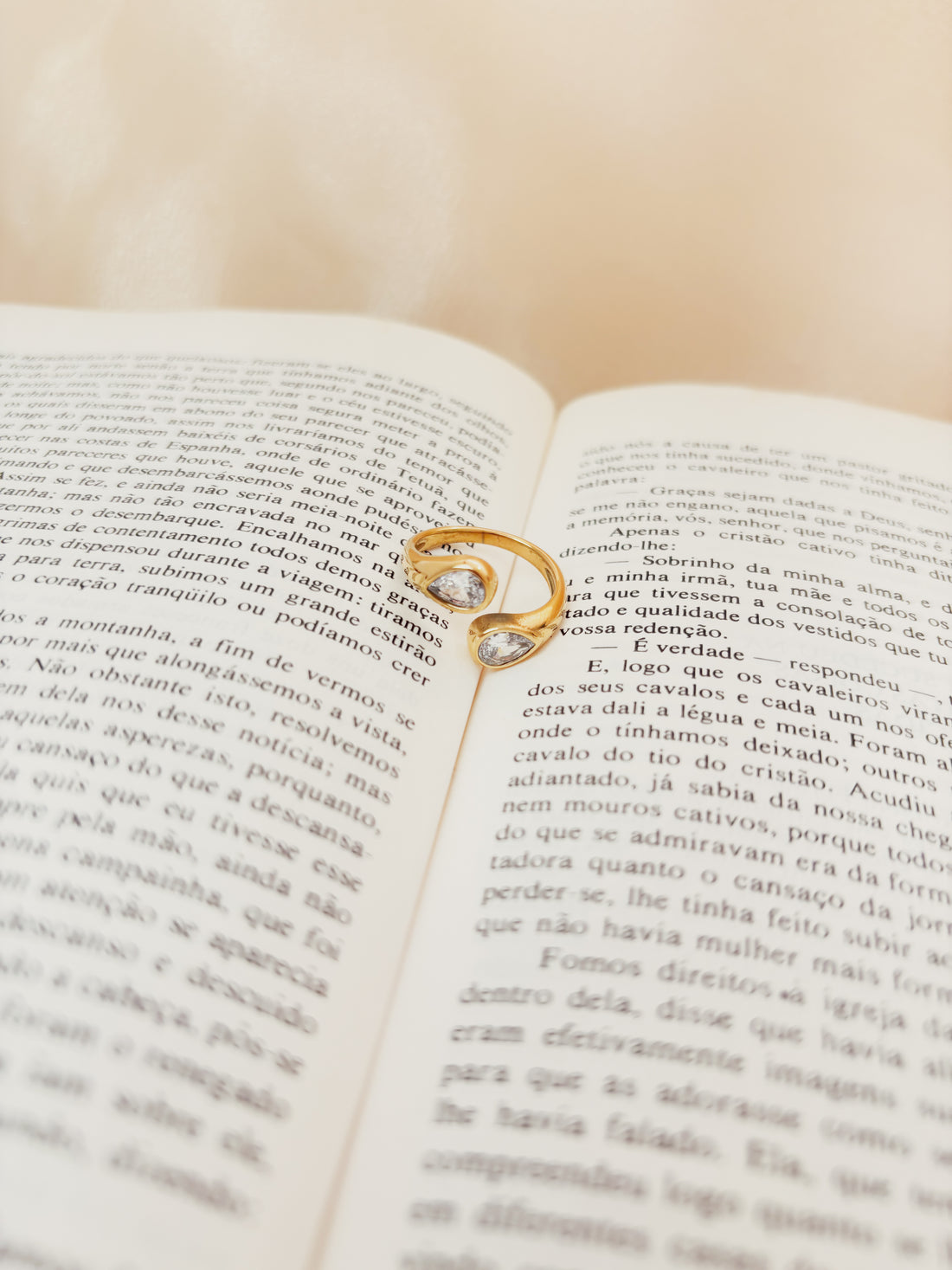 Anel Vetrae - Banhado a Ouro 18K