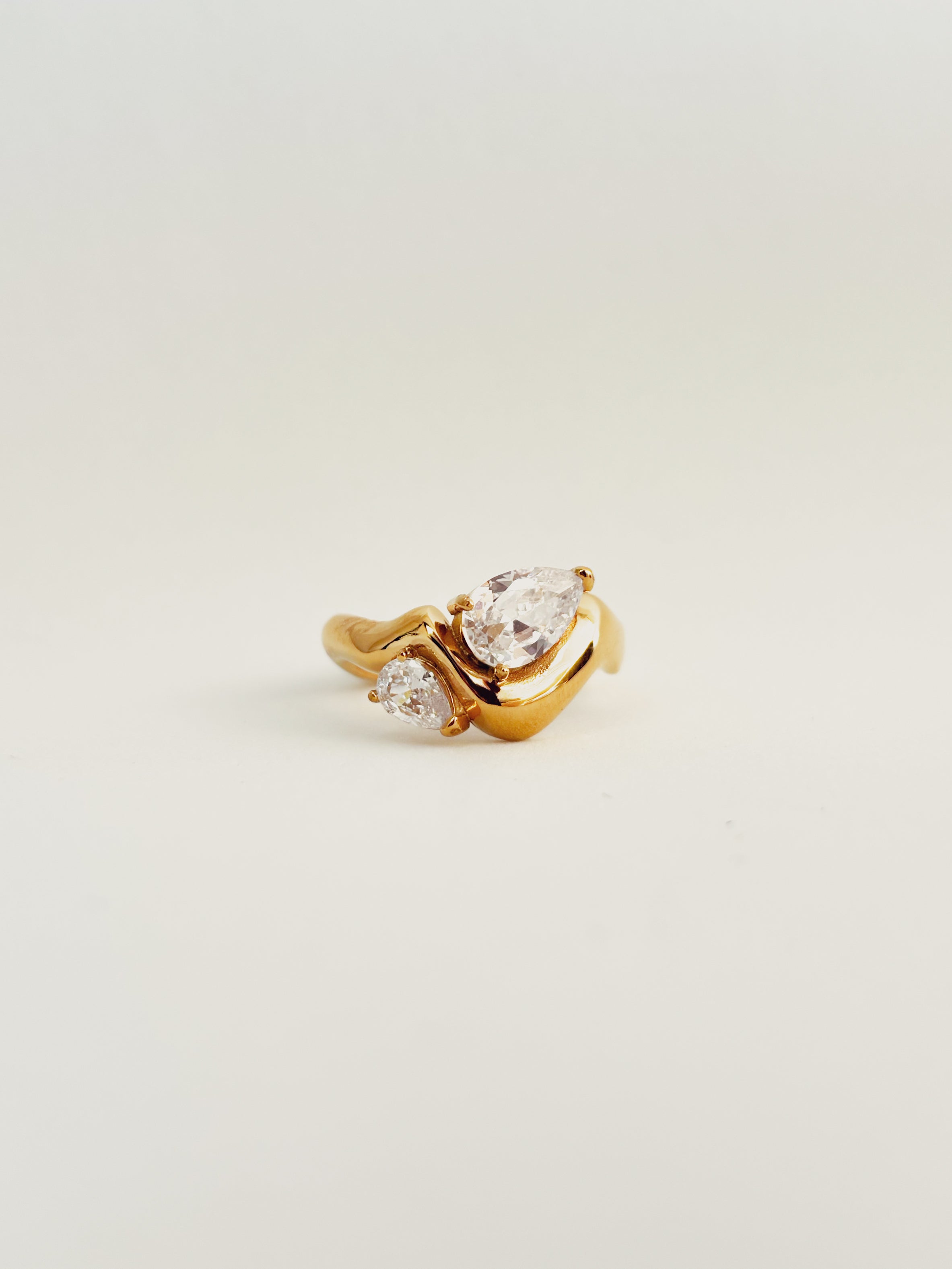 Anel Olivienne - Banhado a Ouro 18K
