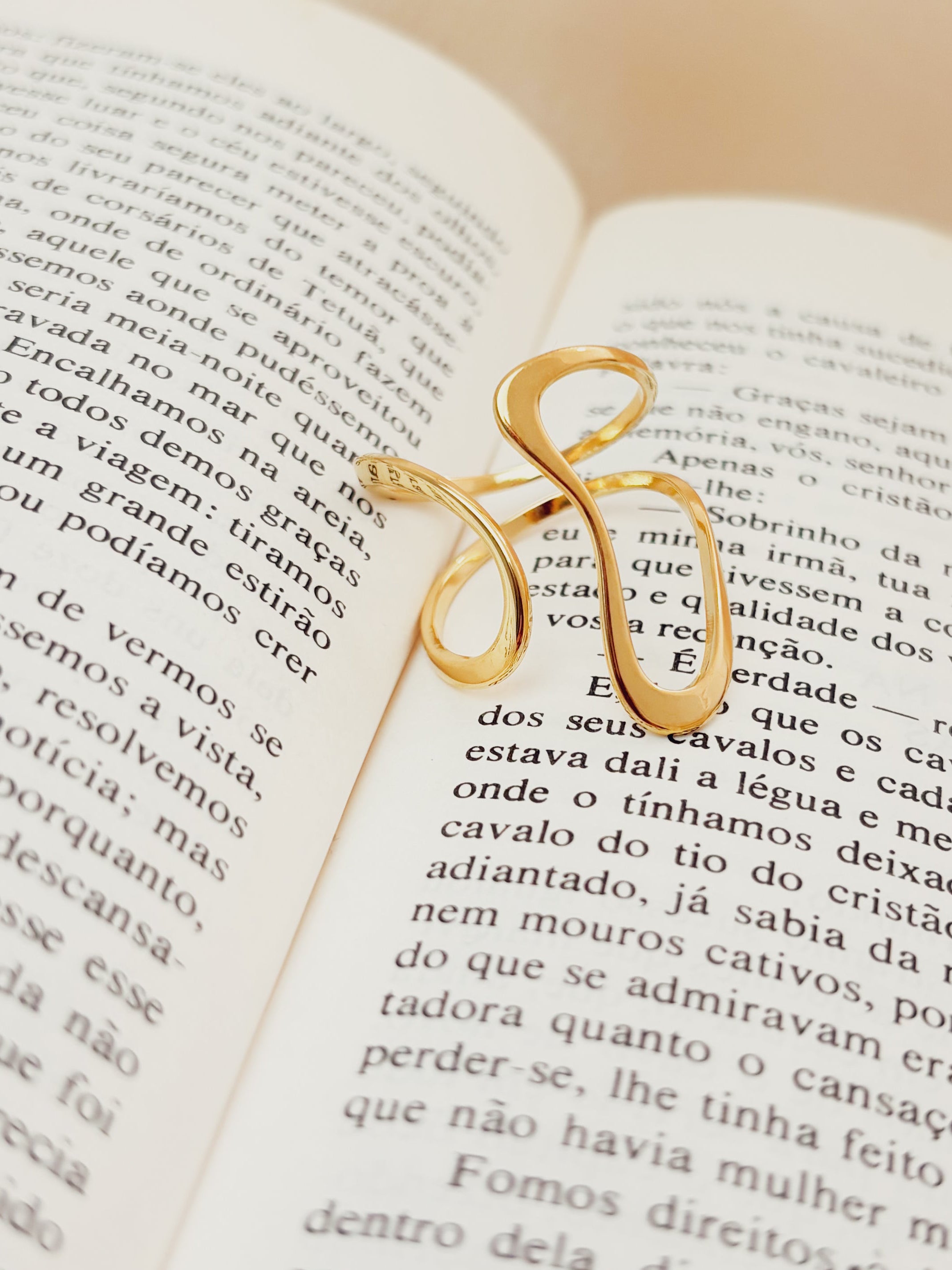 Anel Zeyrion - Banhado a Ouro 18K