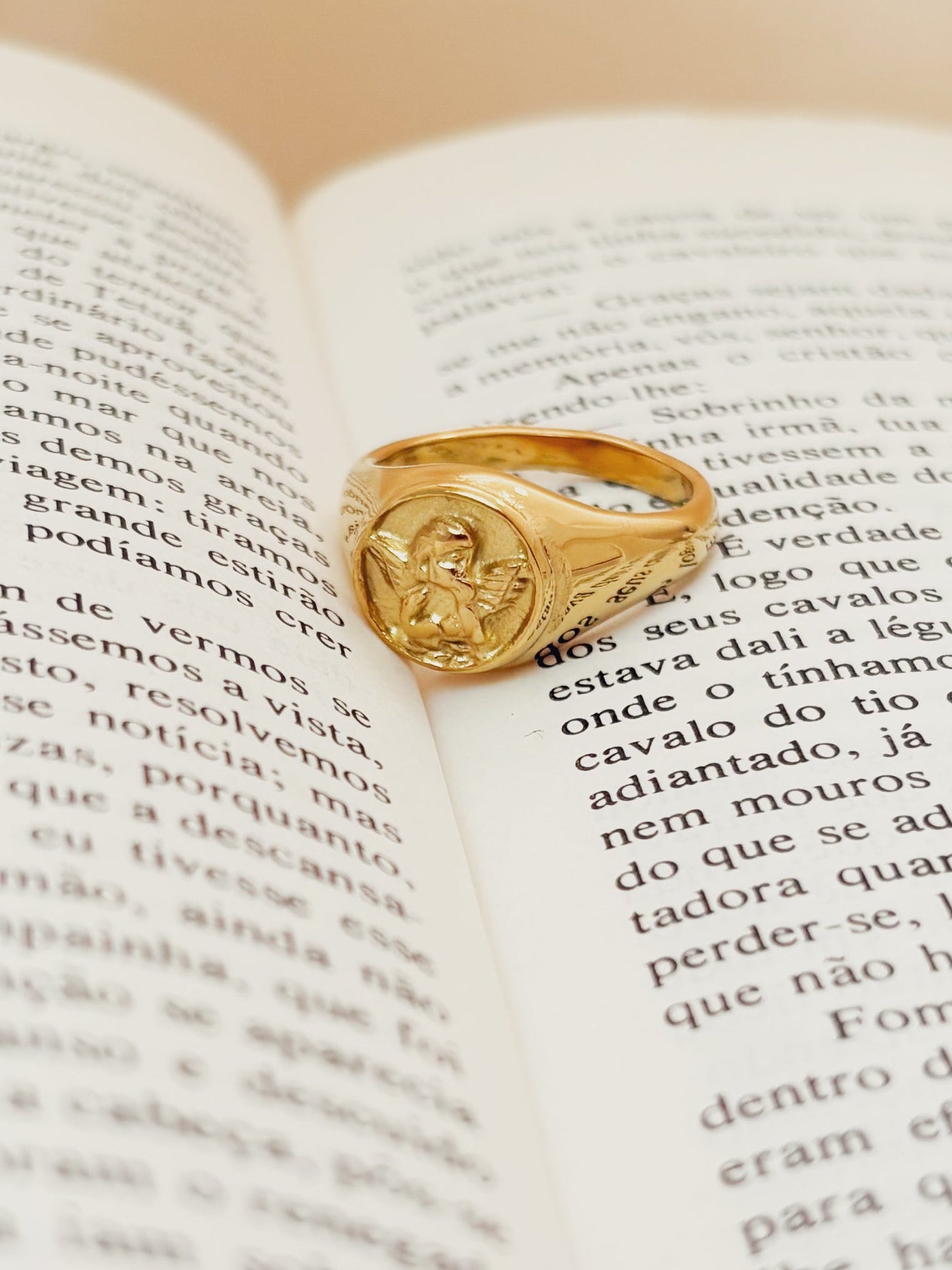 Anel Thalvoria - Banhado a Ouro 18K