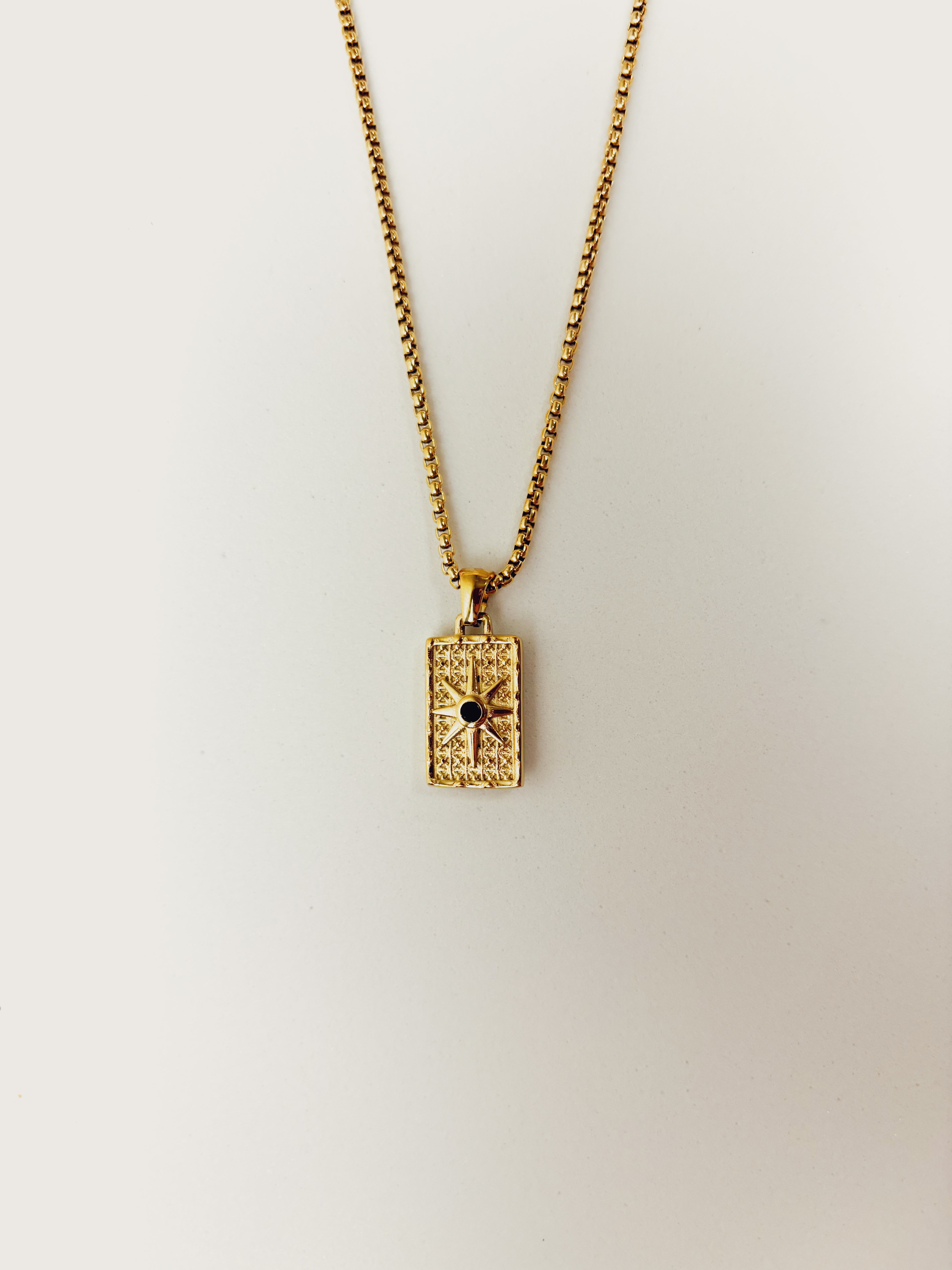 Colar Calvéria - Banhado a Ouro 18K