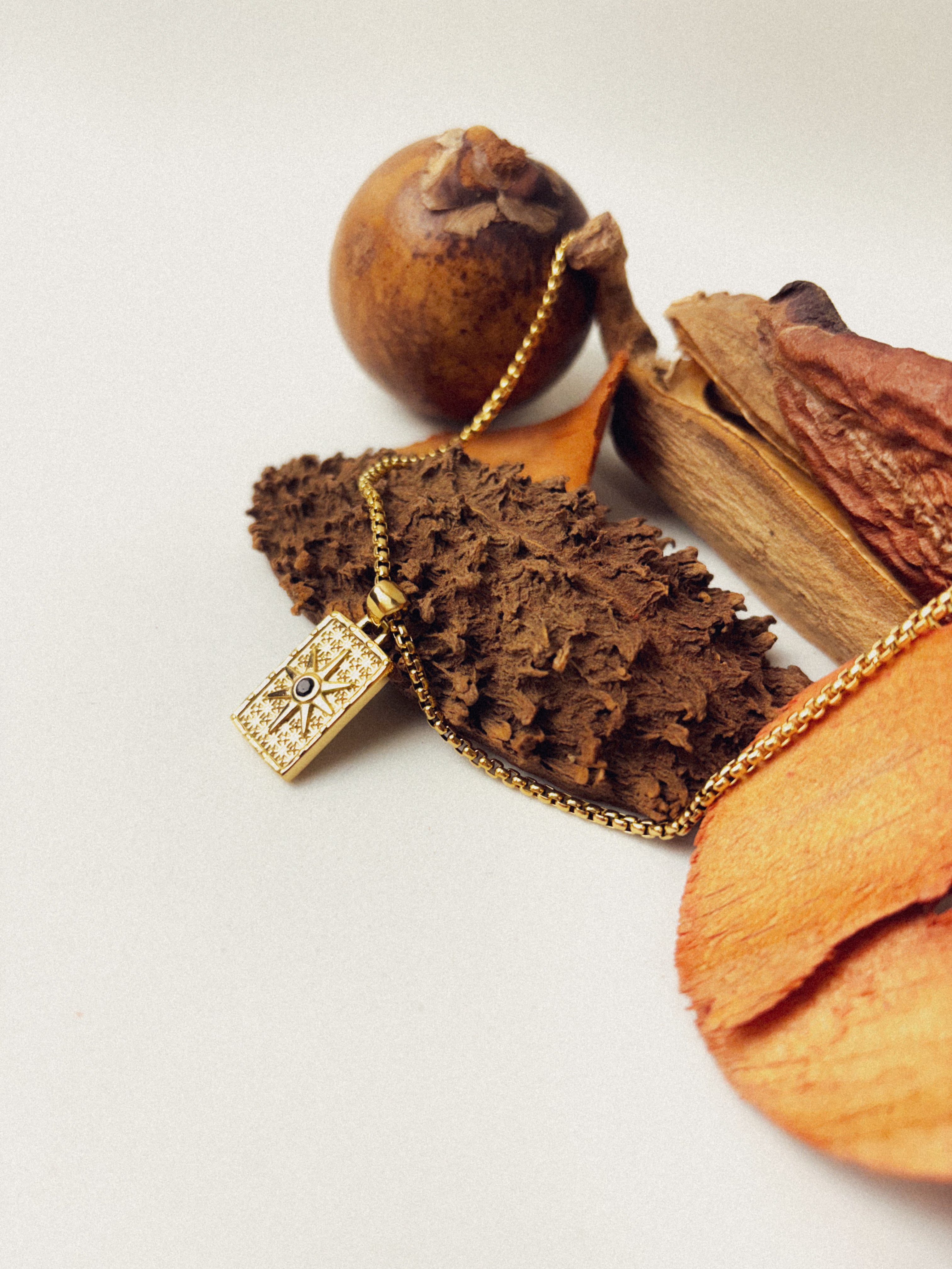 Colar Calvéria - Banhado a Ouro 18K