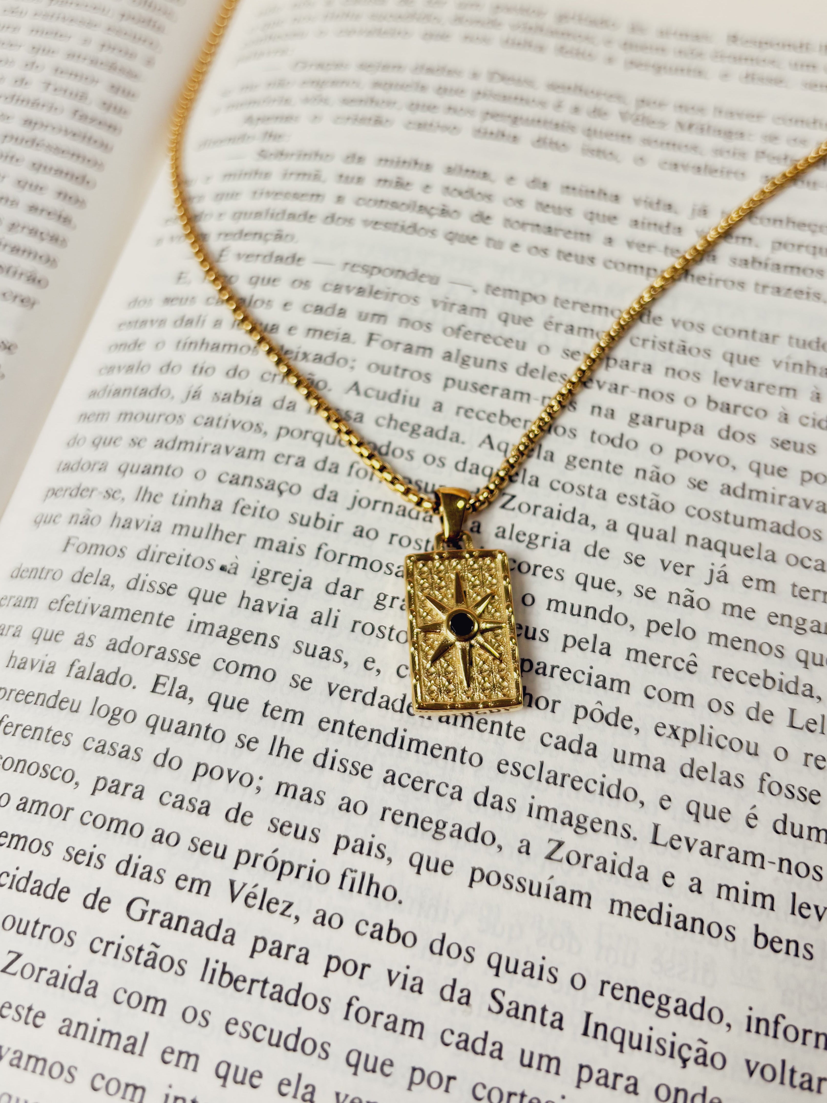 Colar Calvéria - Banhado a Ouro 18K