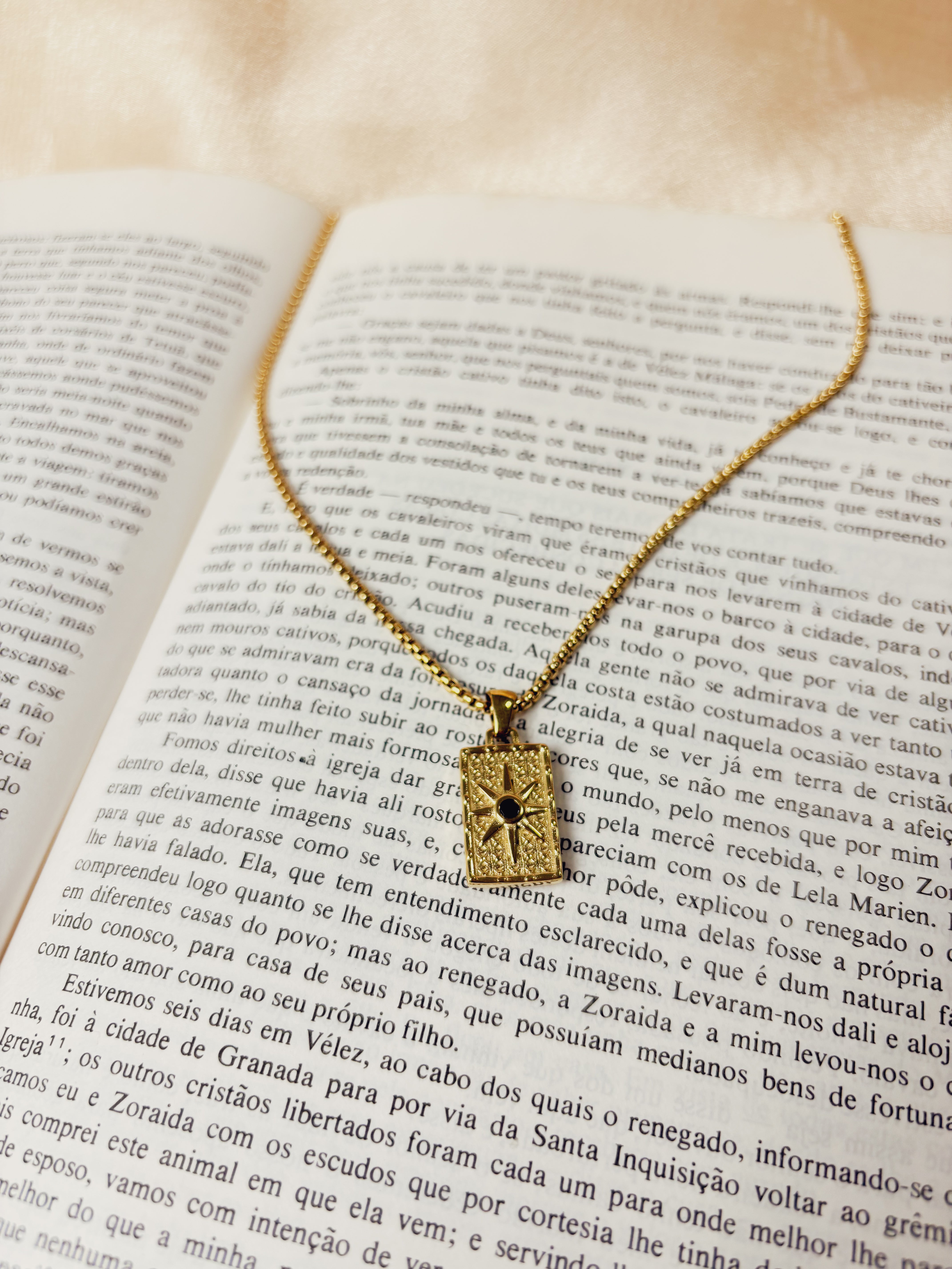 Colar Calvéria - Banhado a Ouro 18K