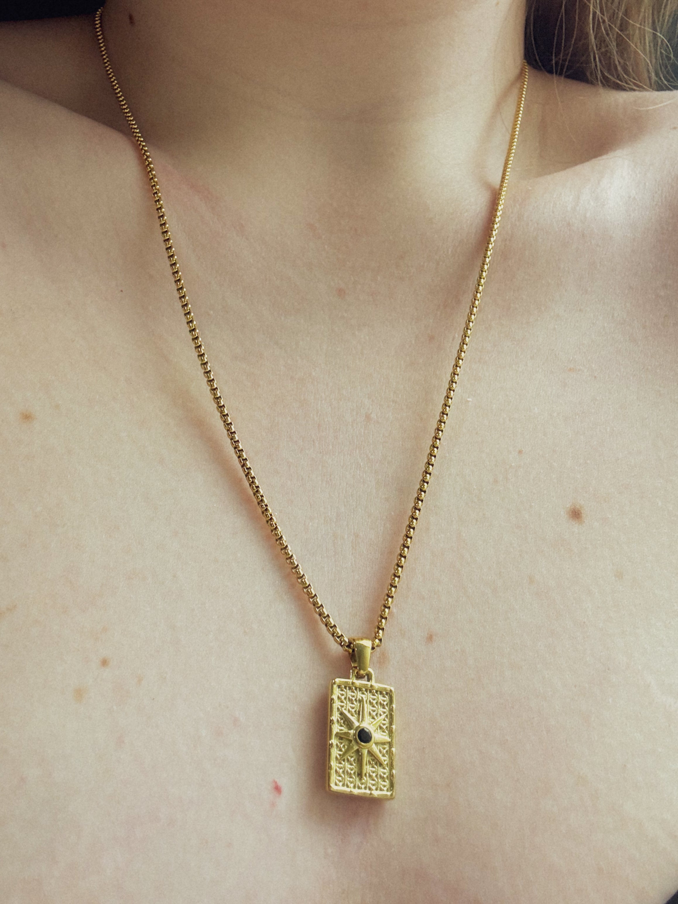 Colar Calvéria - Banhado a Ouro 18K