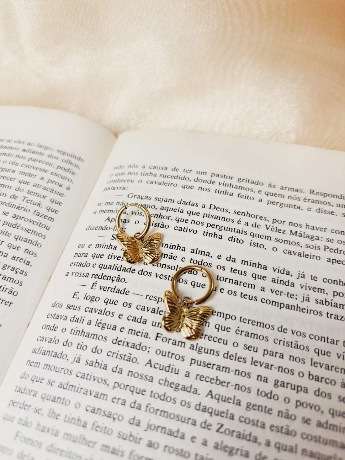 Brinco Axelyra - Banhado a Ouro 18K