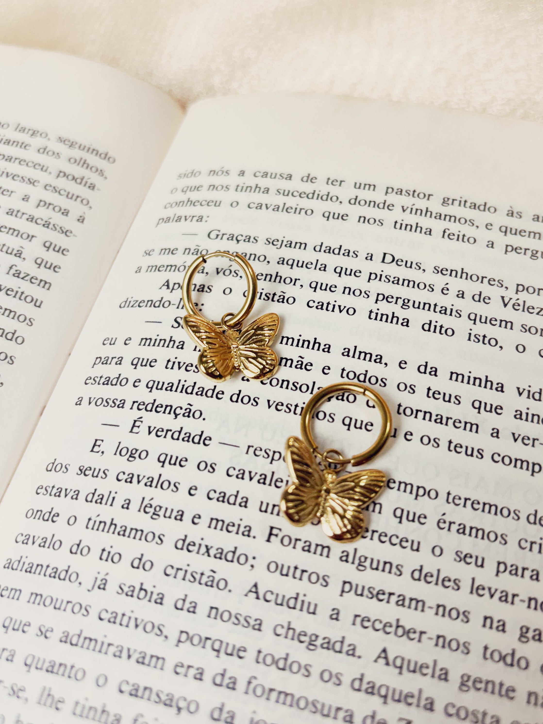 Brinco Axelyra - Banhado a Ouro 18K