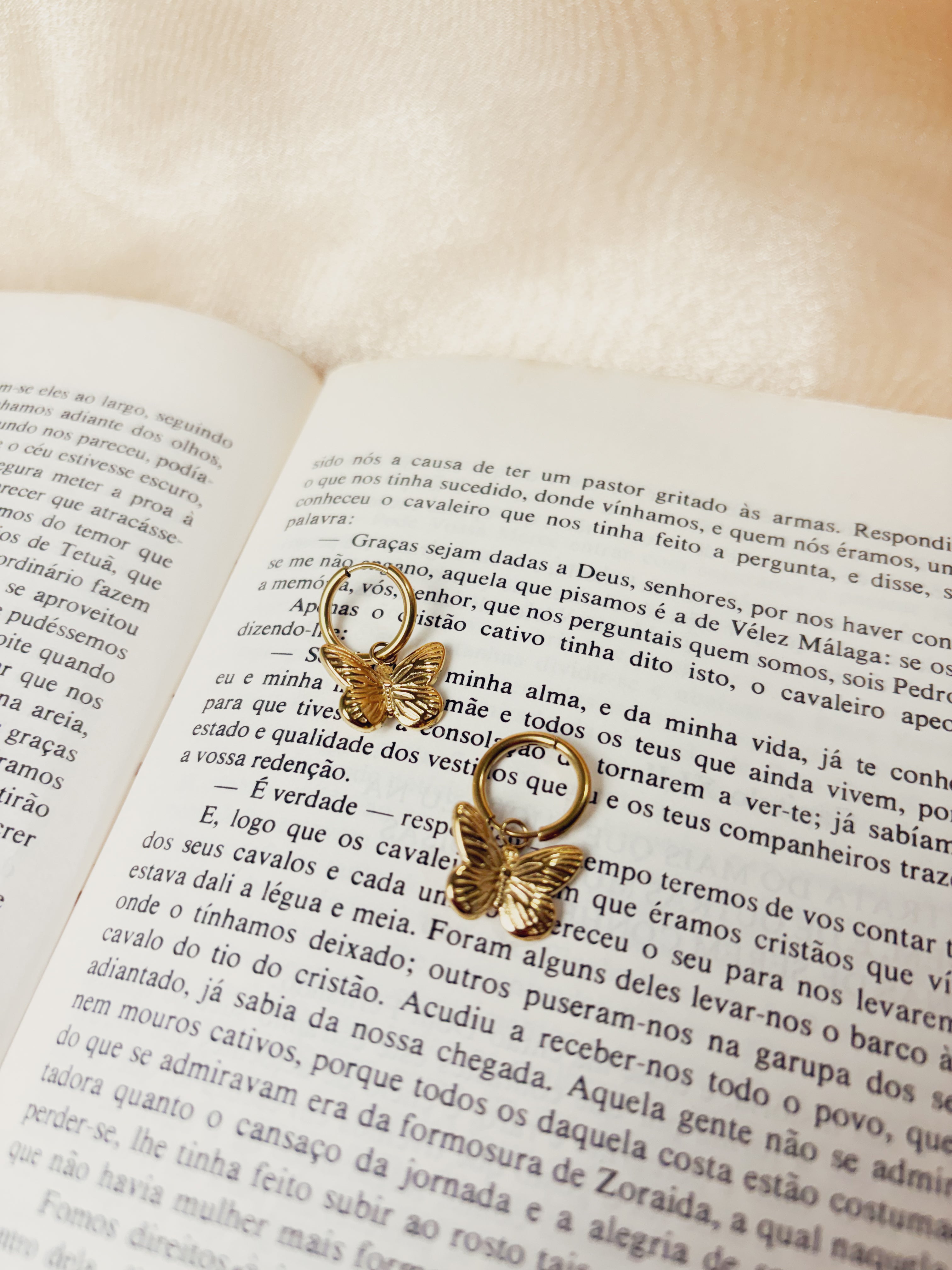 Brinco Axelyra - Banhado a Ouro 18K