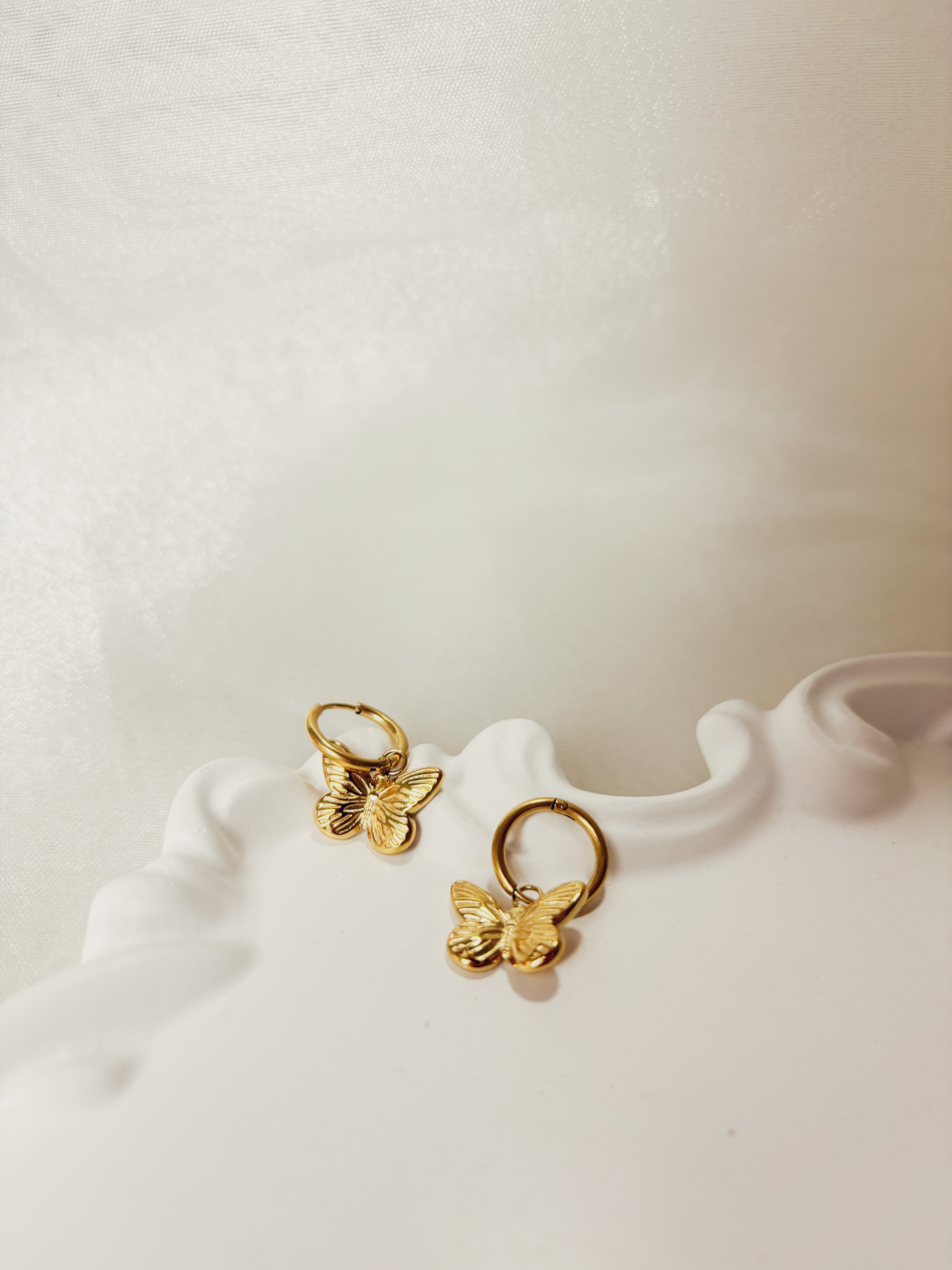 Brinco Axelyra - Banhado a Ouro 18K